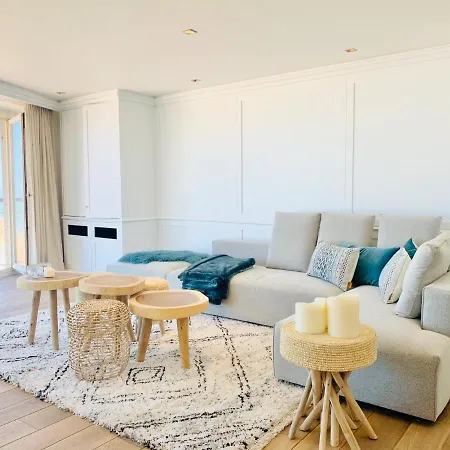 Appartement Prachtig Frontaal Zeezicht In Hartje Knokke-Heist